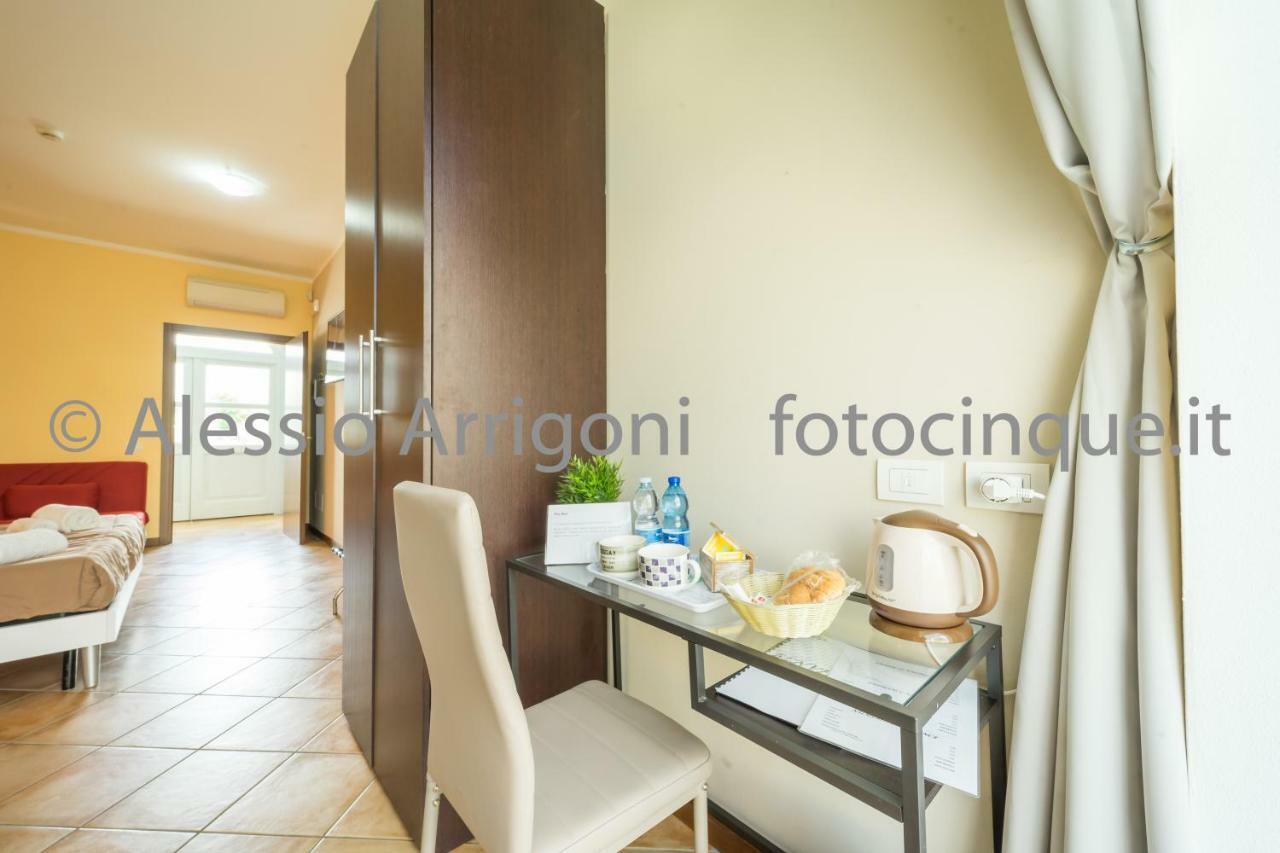 Bluelake Inn Olginate Екстериор снимка